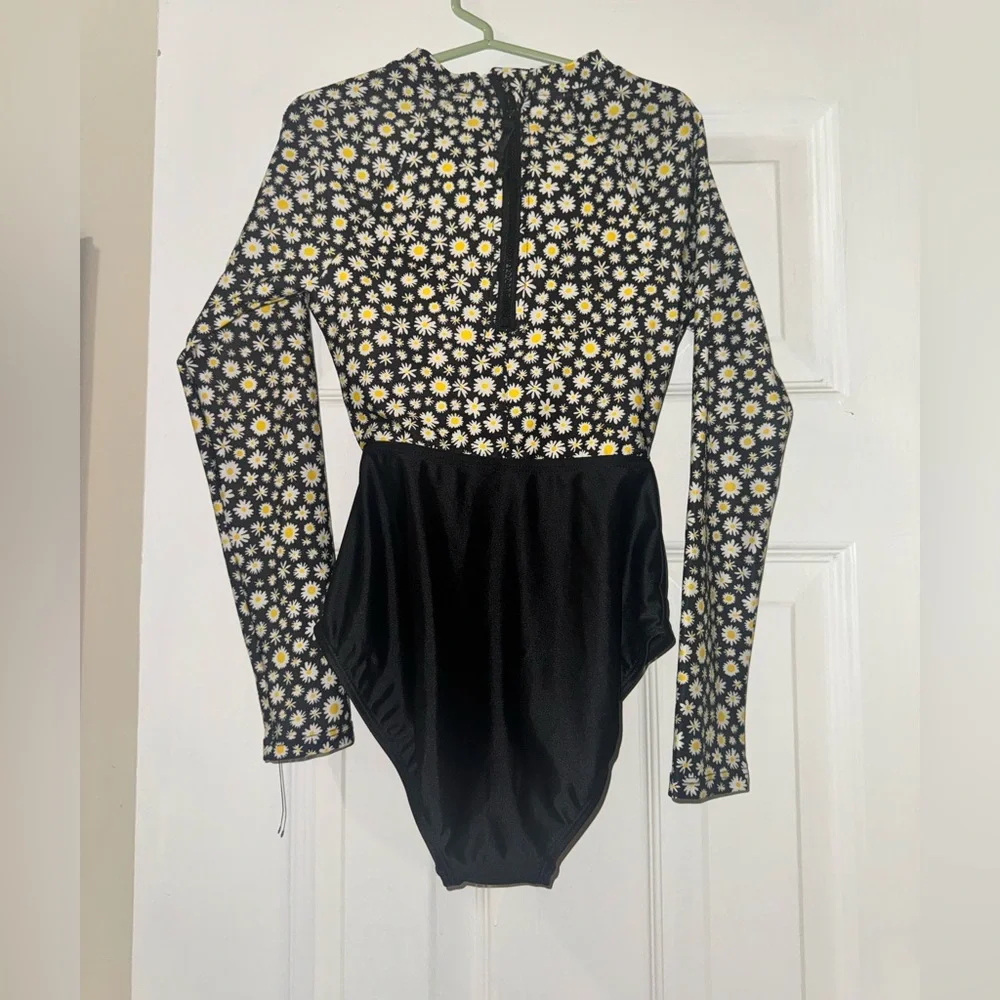 Art Class Girls Dozen of Daisies Long Sleeve Cutout One-Piece Swimsuit Size 8